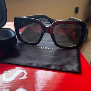Women’s Gucci sunglasses